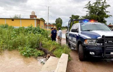 Protección Civil y Policía Estatal hacen limpieza para evitar inundaciones