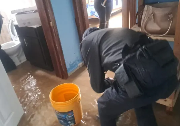 Familias de Guanaceví son ayudadas tras sufrir inundaciones en sus casas