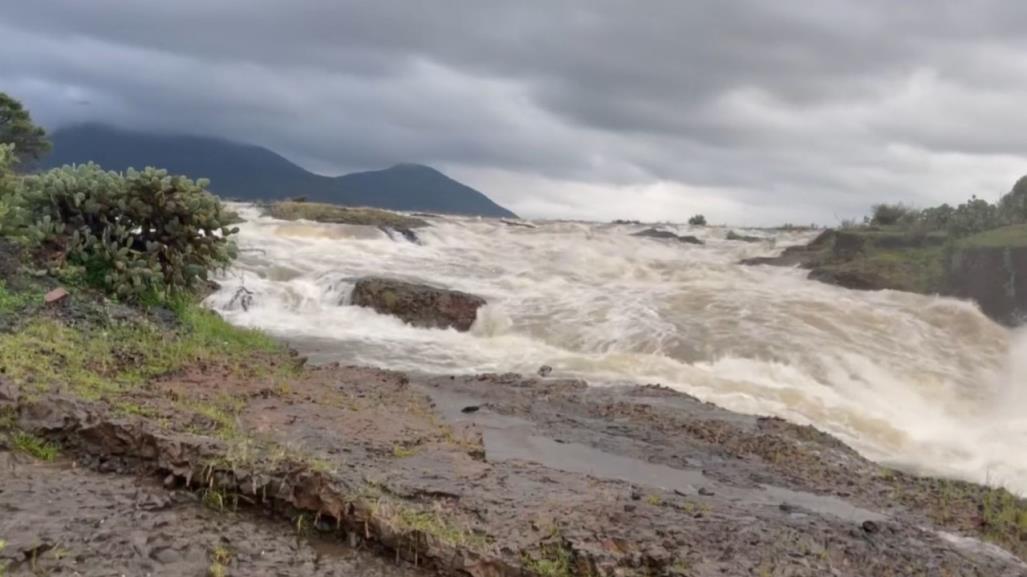 VIDEO: Presa Caboraca en Canatlán, Durango, se llena y comienza a verter agua