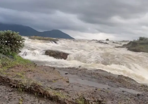 VIDEO: Presa Caboraca en Canatlán, Durango, se llena y comienza a verter agua