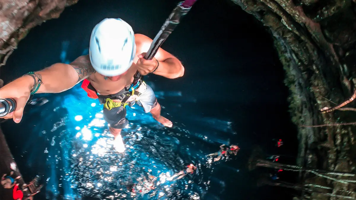 El rappel es uno de los deportes extremos más practicados en los cenotes Foto: Cortesía