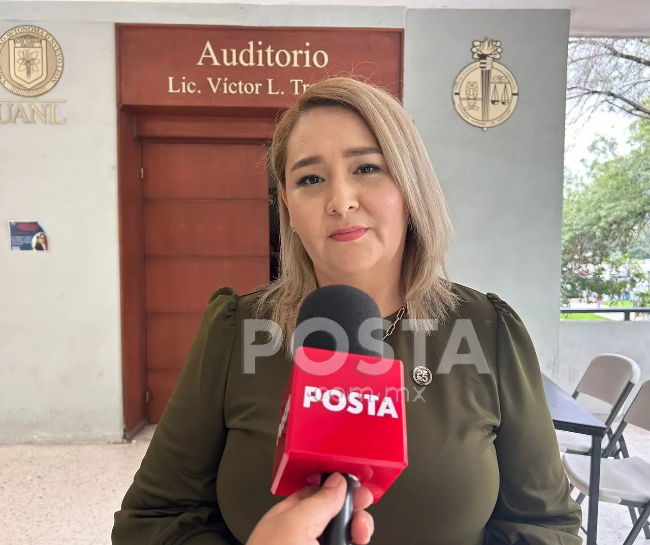 Con un auditorio lleno y con mucha participación, durante la conferencia se les explicó que es bueno hacerse de un crédito. Foto: Posta.