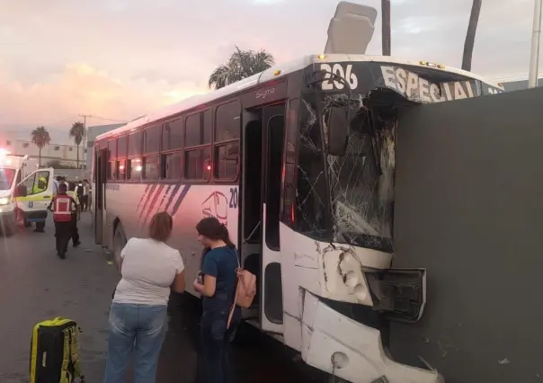 Choque de transporte de personal deja a varios lesionados en Guadalupe