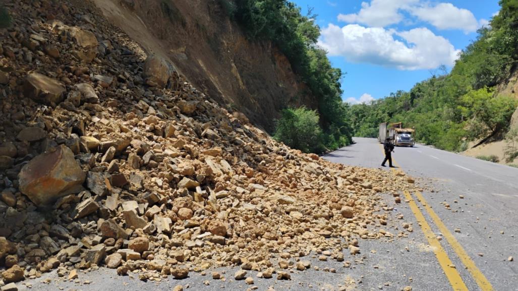 Cierre parcial de la carretera Victoria- Monterrey por derrumbe