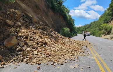 Cierre parcial de la carretera Victoria- Monterrey por derrumbe