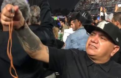 Fan lanza cenizas de amigo fallecido en concierto y causa furor en TikTok