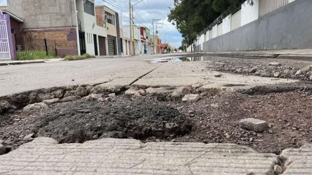 Pesadilla en las calles, lluvias generan más baches en vialidades