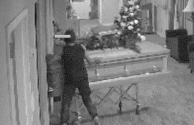 Mujer roba ataúd con un cuerpo; asegura que sus intenciones jamás fueron malas
