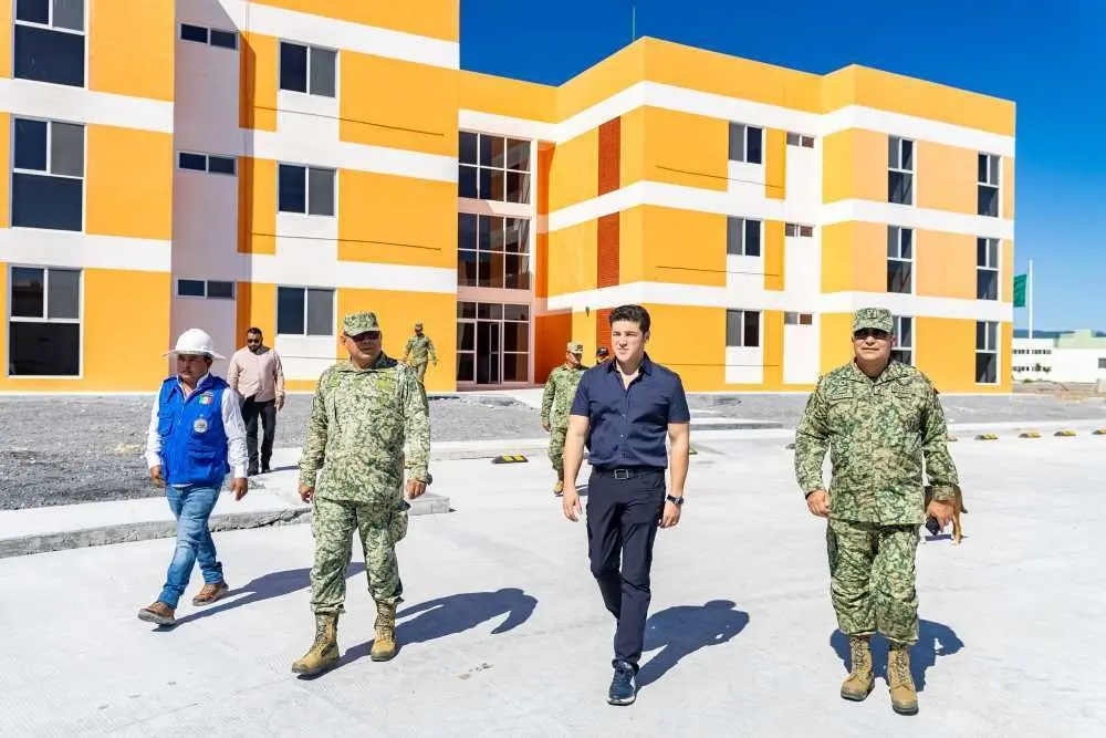 El gobernador señaló que con este regimiento y otros tres destacamentos se está blindando la seguridad del Estado. Foto. Gobierno de Nuevo León