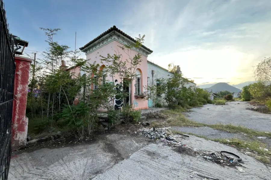 En proceso administrativo antiguo recinto de la Forestal FCL en Saltillo