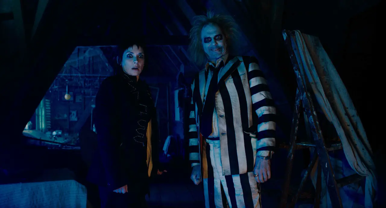 Michael Keaton y Winona Ryder vuelven a compartir escena en Beetlejuice Beetlejuice. Foto: Warner Bros. Pictures