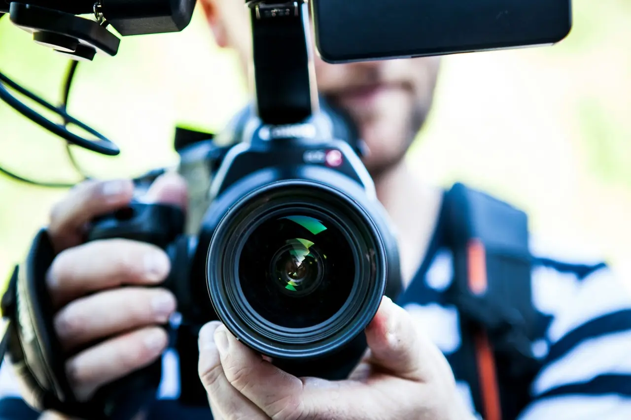 Este 8 de septiembre se celebra el Día Internacional del Periodista. Foto: Terje Sollie / Pexels