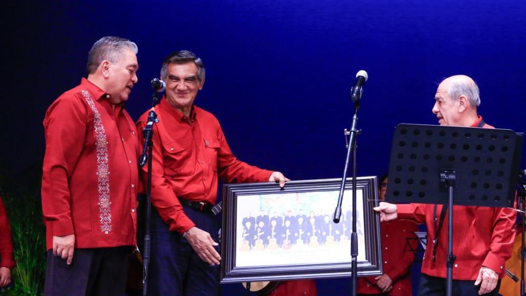 Celebran Américo y María 25 aniversario de la rondalla del hospital de Victoria