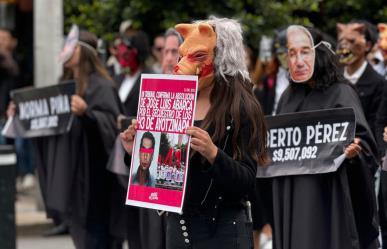 Jóvenes protestan frente al Senado a favor de la reforma judicial | VIDEO