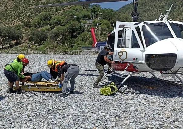 Realiza traslado aéreo de mujer en labor de parto por inundación en Linares