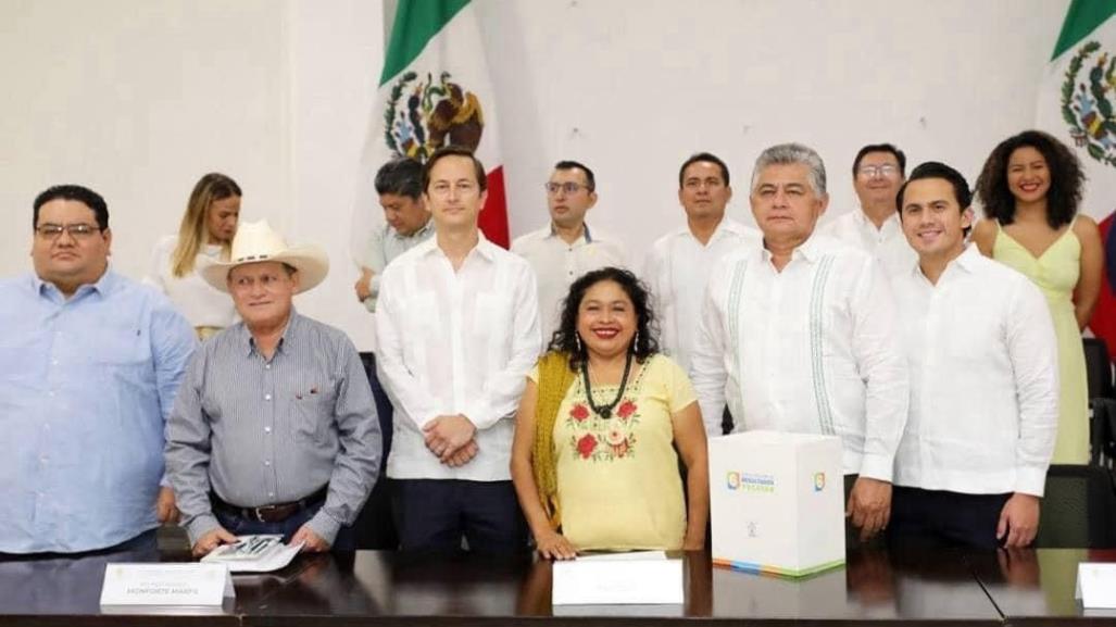 Entregan el Sexto Informe de Resultados de Yucatán al Congreso local