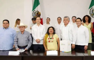 Entregan el Sexto Informe de Resultados de Yucatán al Congreso local