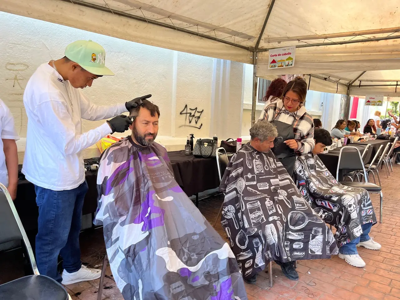 Corte de cabello del ICATEC. Foto de Marco Juárez.