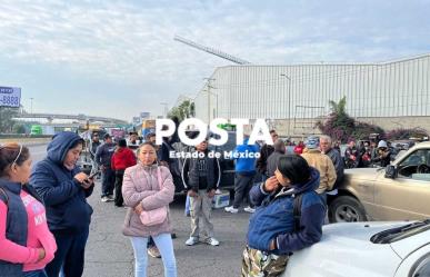 Bloquean la México-Querétaro; transportistas exigen seguridad en Jilotepec