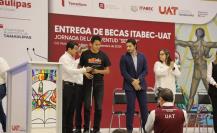 Conoce a Juan Carlos, alumno con discapacidad visual de la UAT