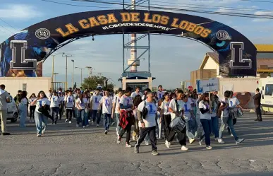 Los nuevos Lobos de la UAdeC desfilan por las calles de Saltillo