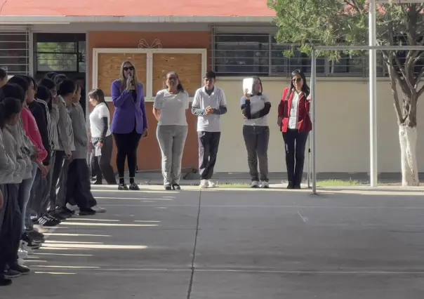 Destruyen y queman artículos decomisados en escuela secundaria de Durango