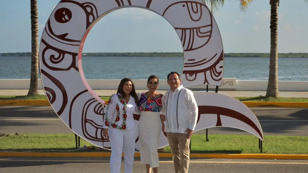 Joaquín Díaz Mena asiste al informe de gobierno en Quintana Roo