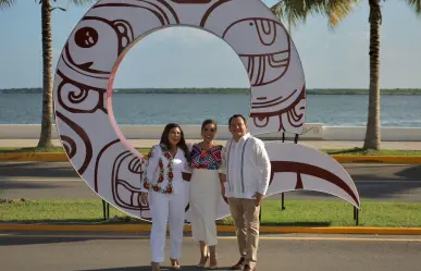 Joaquín Díaz Mena asiste al informe de gobierno en Quintana Roo