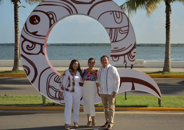 Joaquín Díaz Mena asiste al informe de gobierno en Quintana Roo