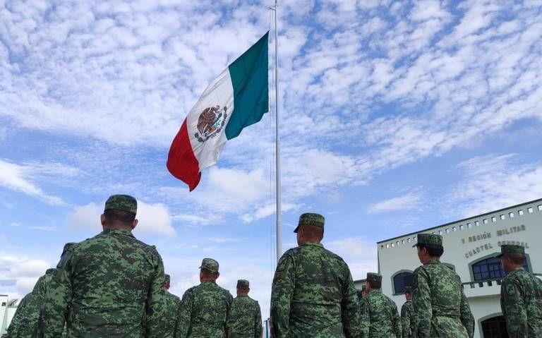 El uso de los símbolos nacionales es regulado por la Secretaría de Gobernación, quien en 1984 estableció la Ley sobre el Escudo, la Bandera y el Himno Nacional en la que se establecen varias reglas, entre ellas la no modificación del mismo. FOTO: SEDENA.