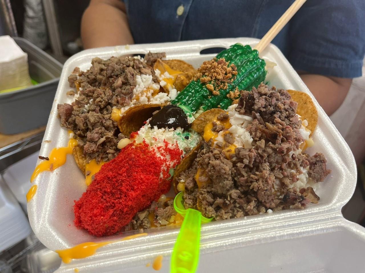 Una prueba de los platillos patrios que se dan en Elotes Galaxia. Foto: Azael Valdés.