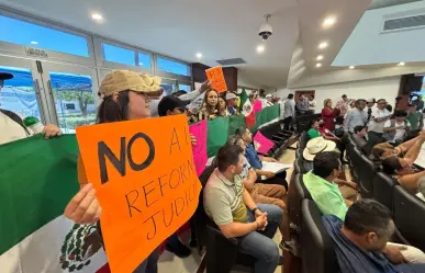 Manifestantes irrumpen en el Congreso y exigen detener la reforma