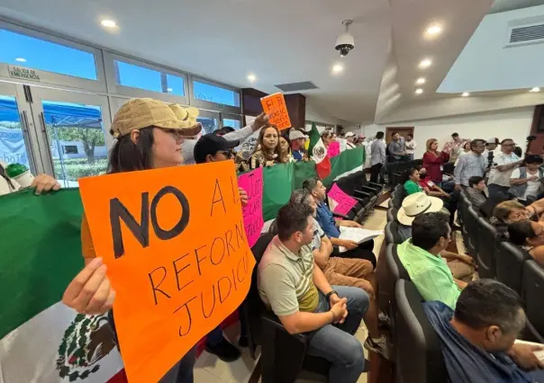 Manifestantes irrumpen en el Congreso y exigen detener la reforma