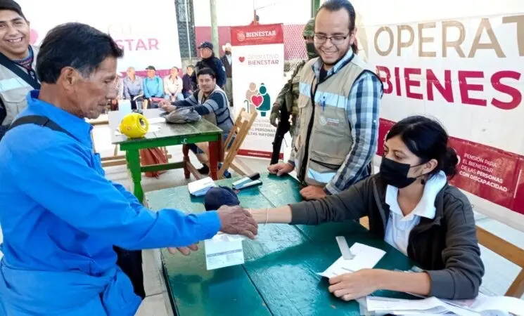 Entrega de pensiones a los adultos mayores en septiembre. Foto. Programas para el Bienestar