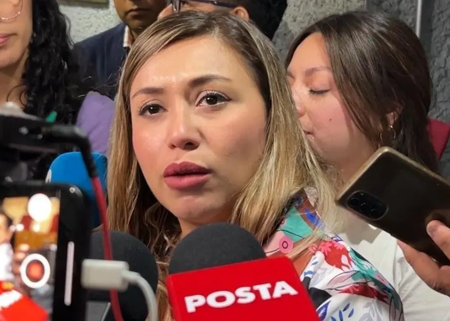 Anylú Bendición en conferencia de prensa en el Congreso de Nuevo León. Foto: Armando Galicia.