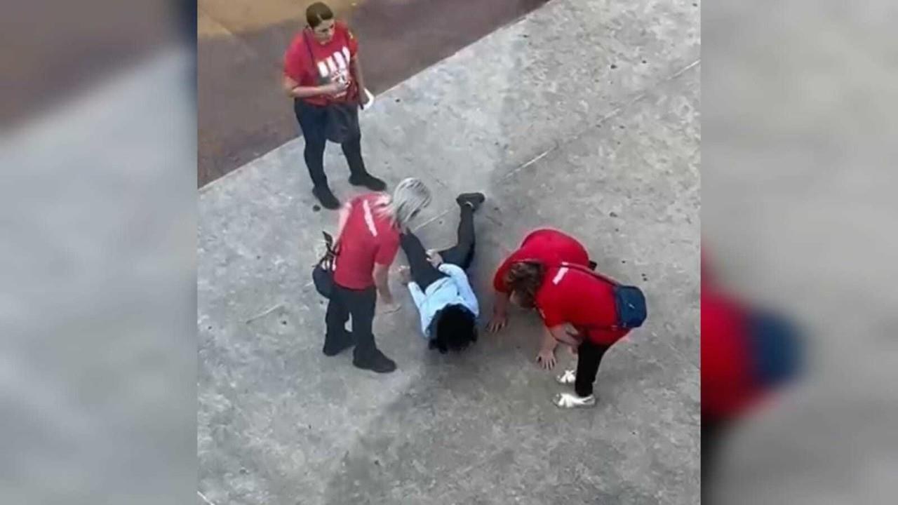 Un supuesto exorcismo fue captado en el estacionamiento de la Arena Monterrey. Foto: Especial