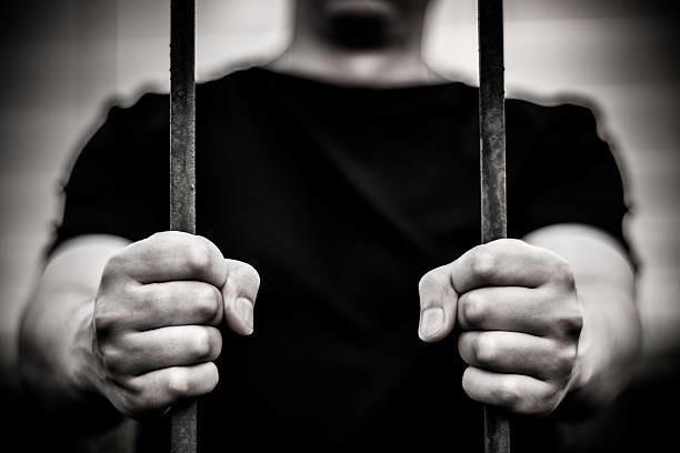 Fueron detenidos los elementos de la policía penitenciaria, por fuga de reo. Foto: Especial.
