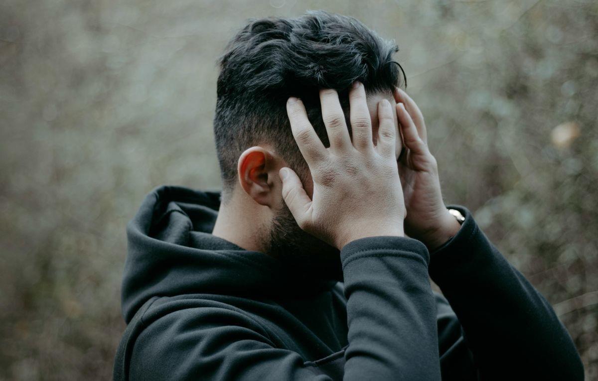 La migraña es un trastorno neurológico en el que se presentan dolores de cabeza intensos. Foto: Mahdi Bafande / Pexels