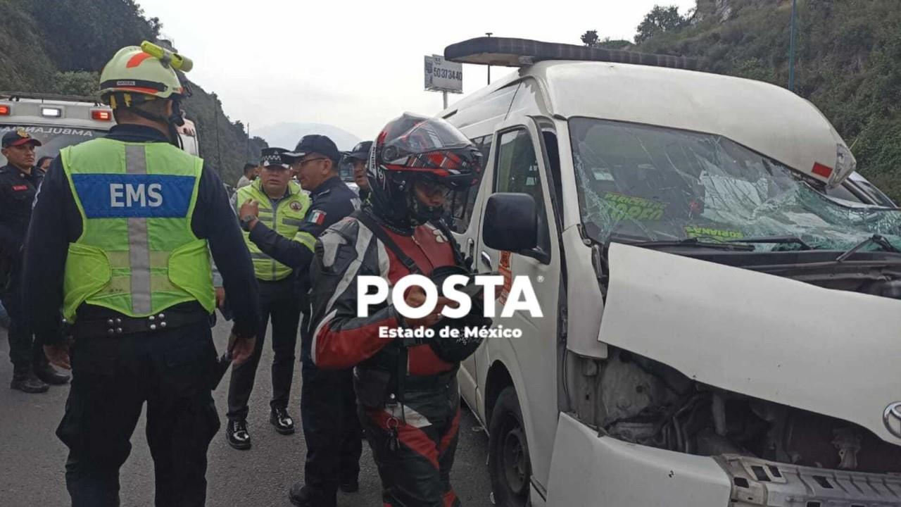Los pasajeros señalaron que el chofer de la combi circulaba a exceso de velocidad, las autoridades investigan si se encontraba en estado inconveniente. Foto: Fernando Cruz