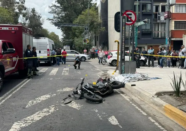 Muere motociclista tras chocar contra taxista en la Cuauhtémoc