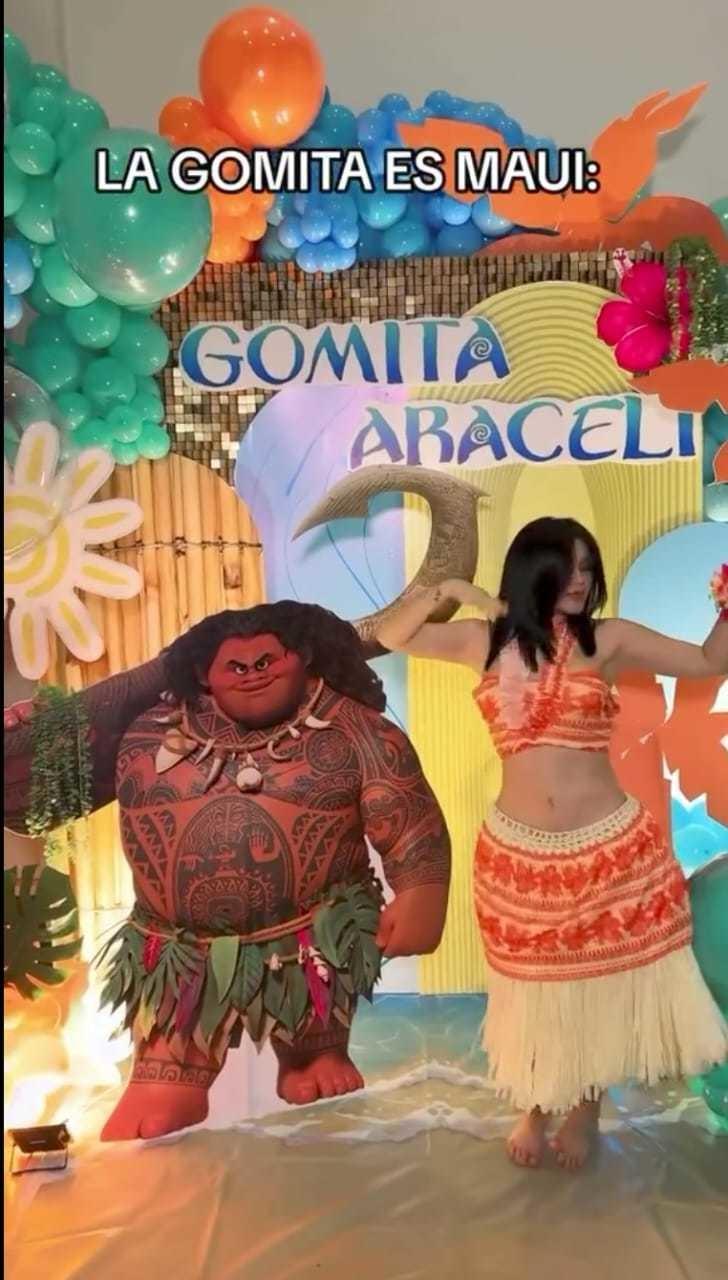 Gomita festeja su cumpleaños disfrazada de Moana tras salir de LCDLF