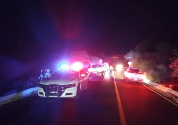 Chocan dos vehículos en la carretera Los Barriles-San Bartolo