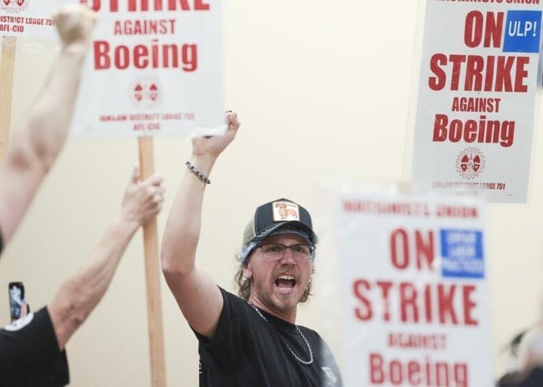 Miles de trabajadores de Boeing en Estados Unidos se van a huelga