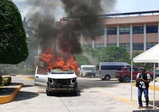 Protestan estudiantes de Ayotzinapa en Congreso de Guerrero