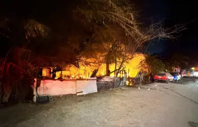 Hombre pierde la vida y tres casas son destruidas tras Incendio en El Manglito