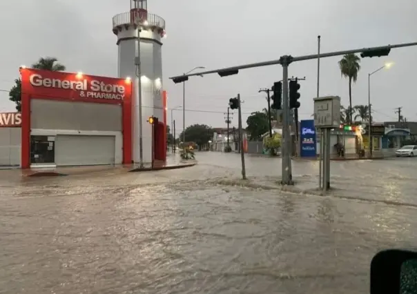 (VÍDEO) ¡Ileana azota Los Cabos! Provoca inundaciones severas y caos vial