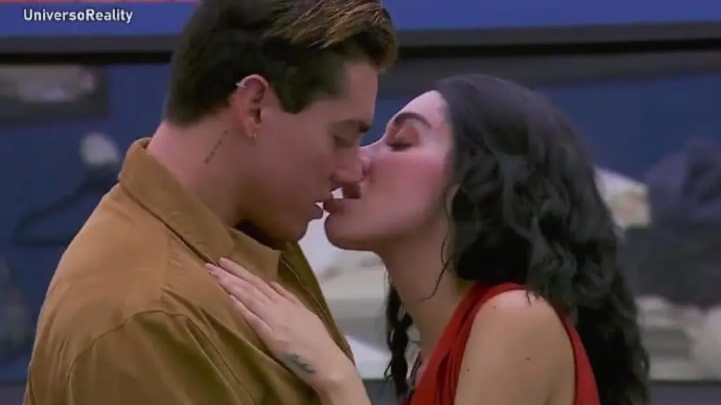 Karime Pindter y Agustín Fernández se dan apasionado beso en LCDLFMX (VIDEO)