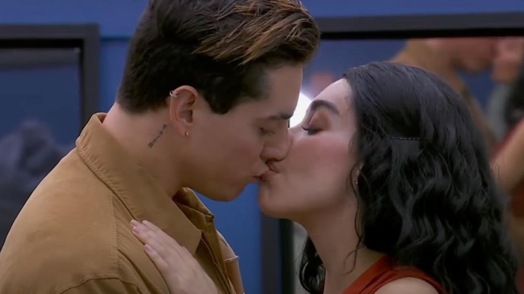 Karime y Agustín sorprenden con romántico beso de telenovela, ¿Y Gala Montes?