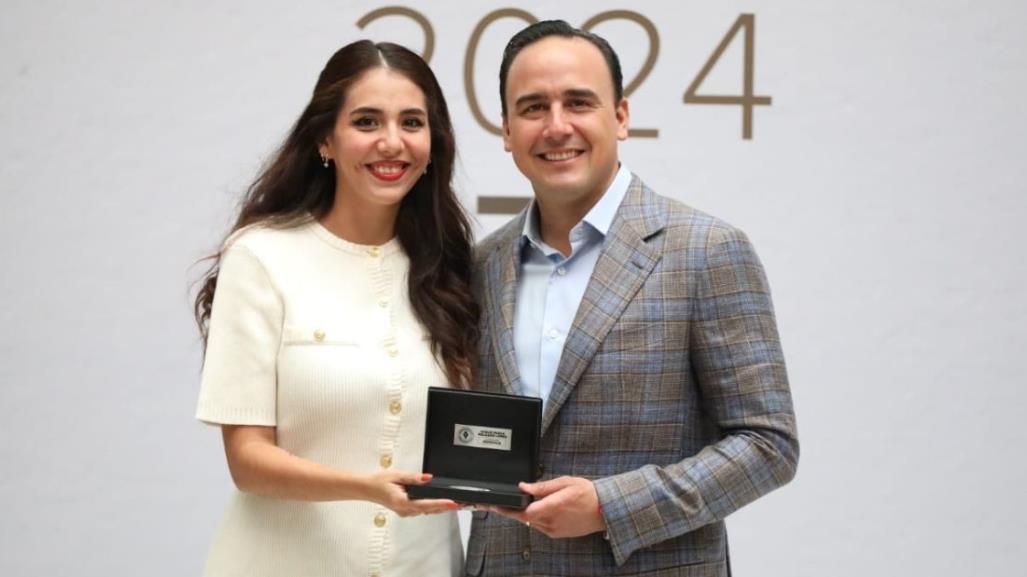 Recibe colaboradora de POSTA Coahuila Premio Estatal de Periodismo 2024