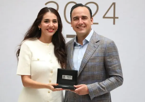 Recibe colaboradora de POSTA Coahuila Premio Estatal de Periodismo 2024